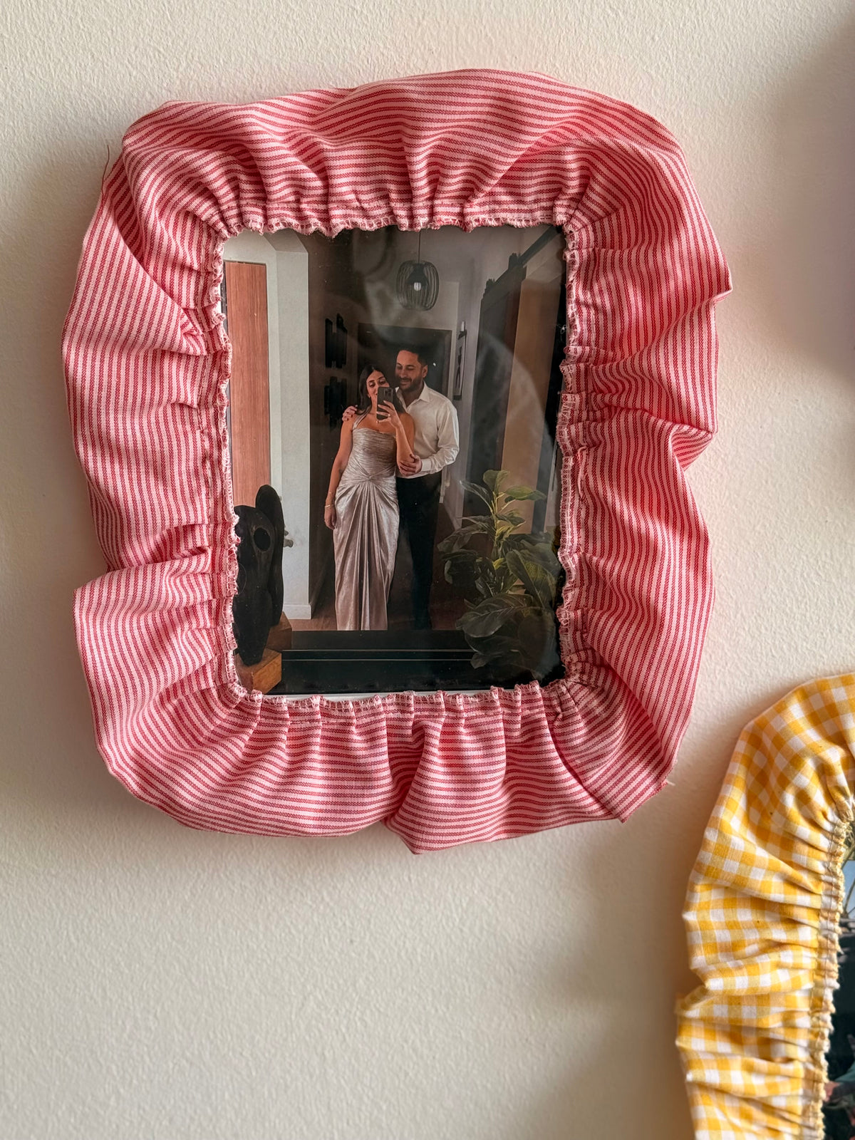 Ruffle Pop Frame