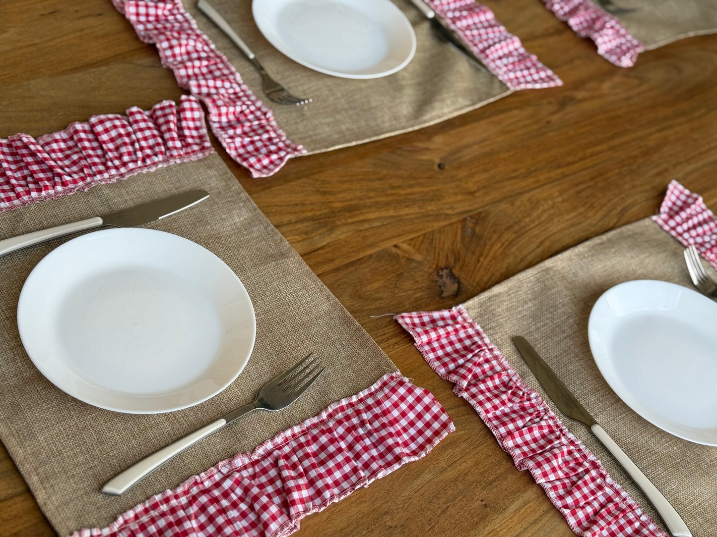 Gingham Ruffle Table Set