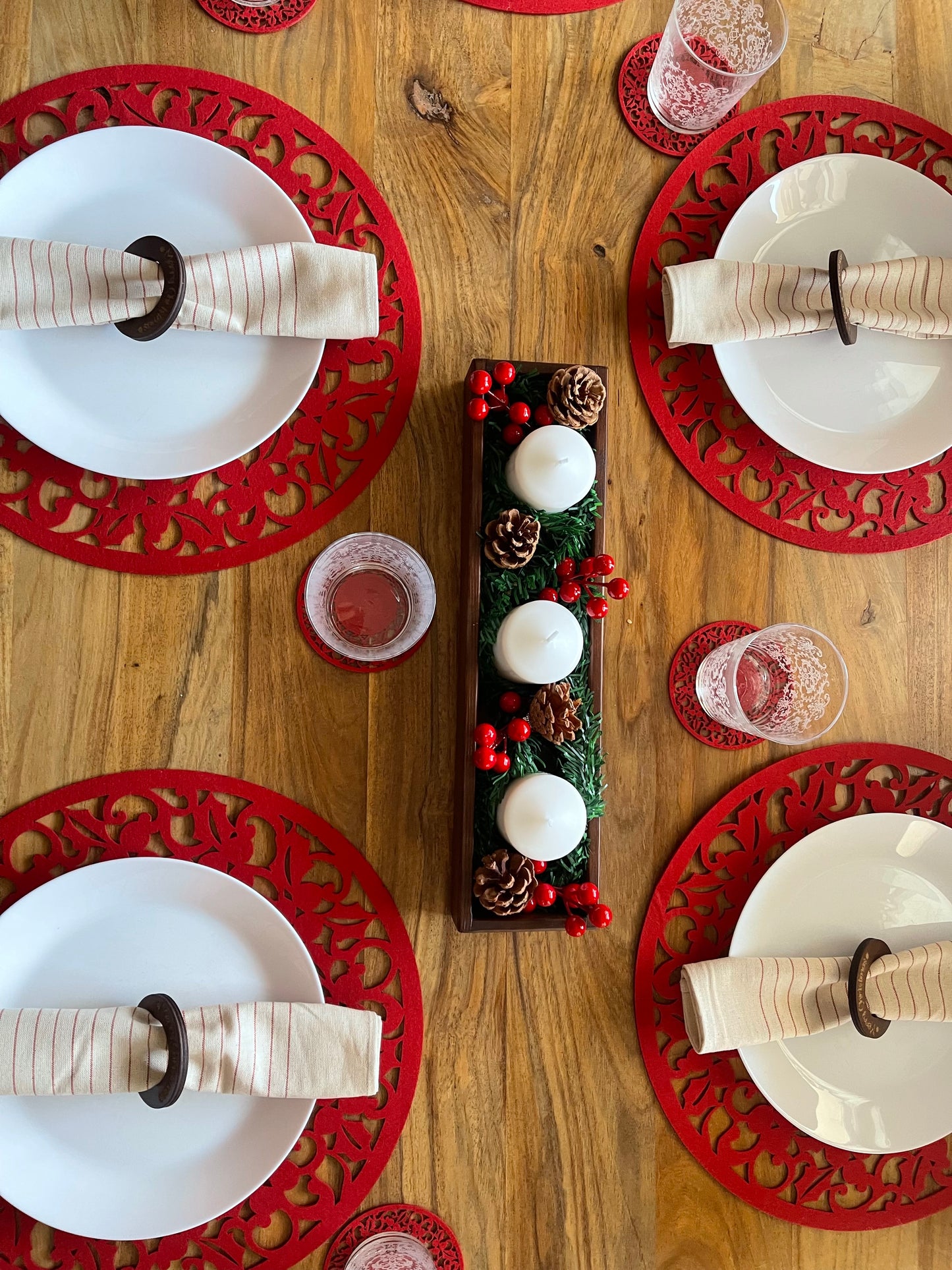 Mistletoe in Red Placemats