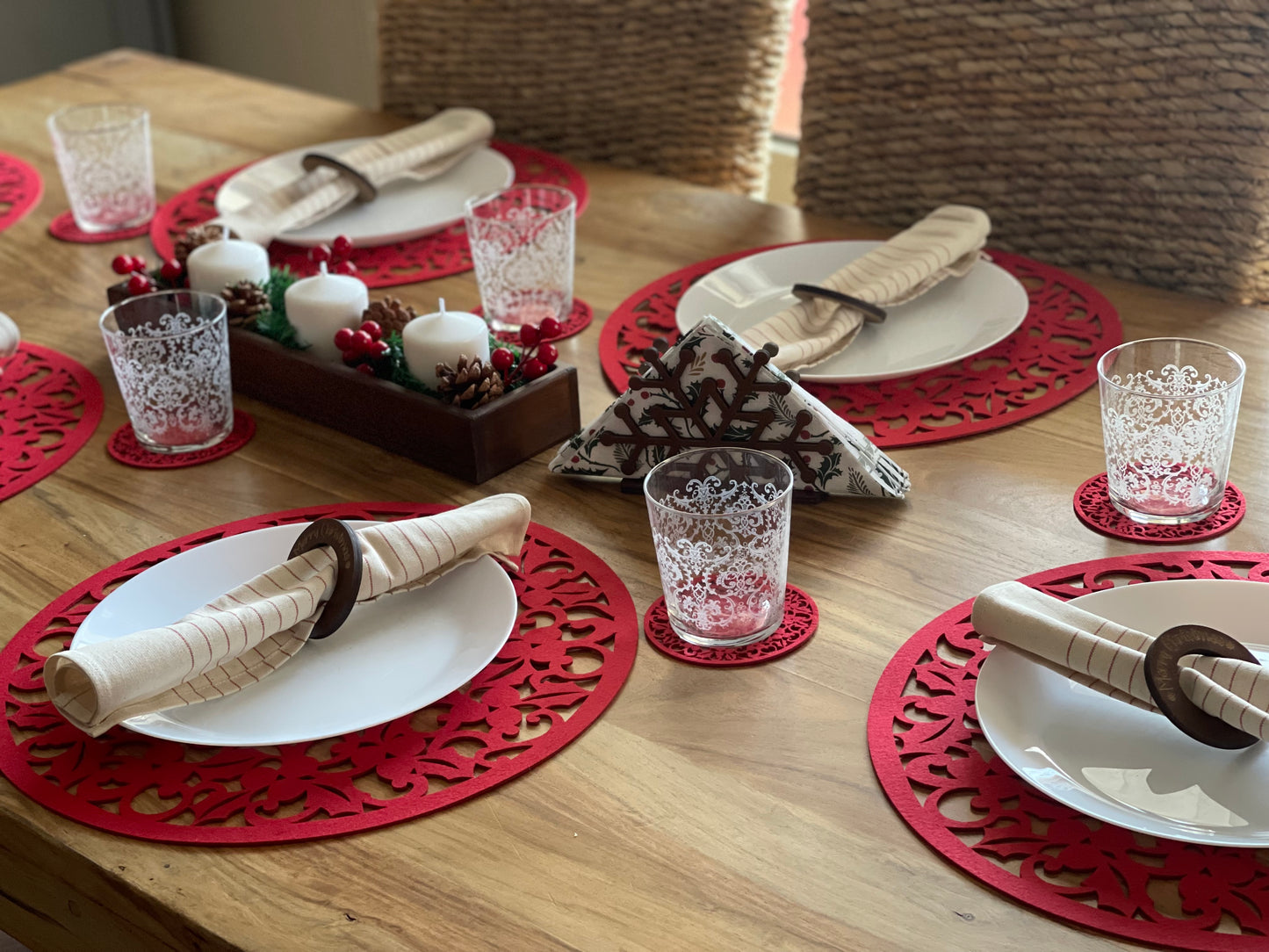 Mistletoe in Red Placemats