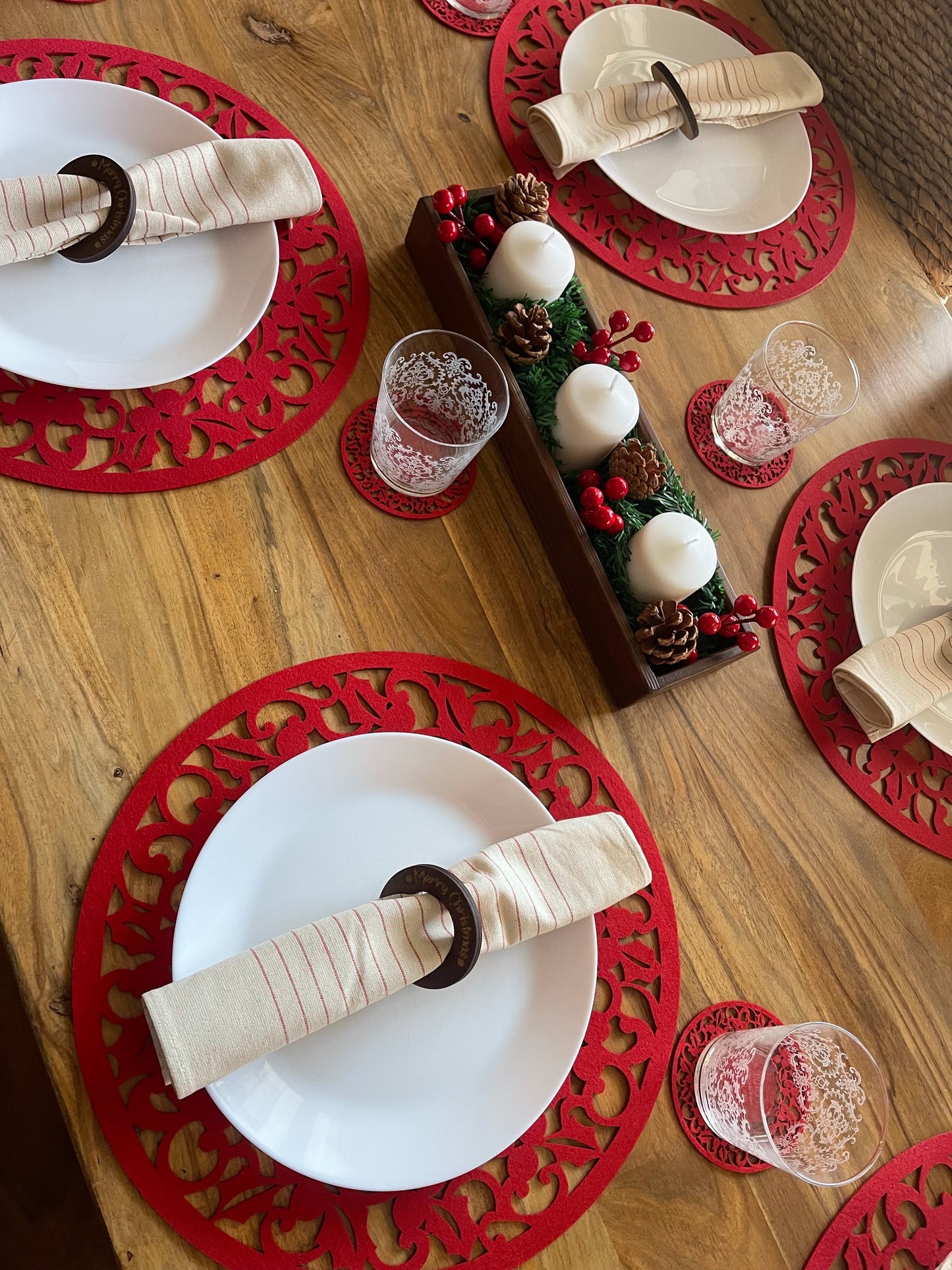 Mistletoe in Red Placemats