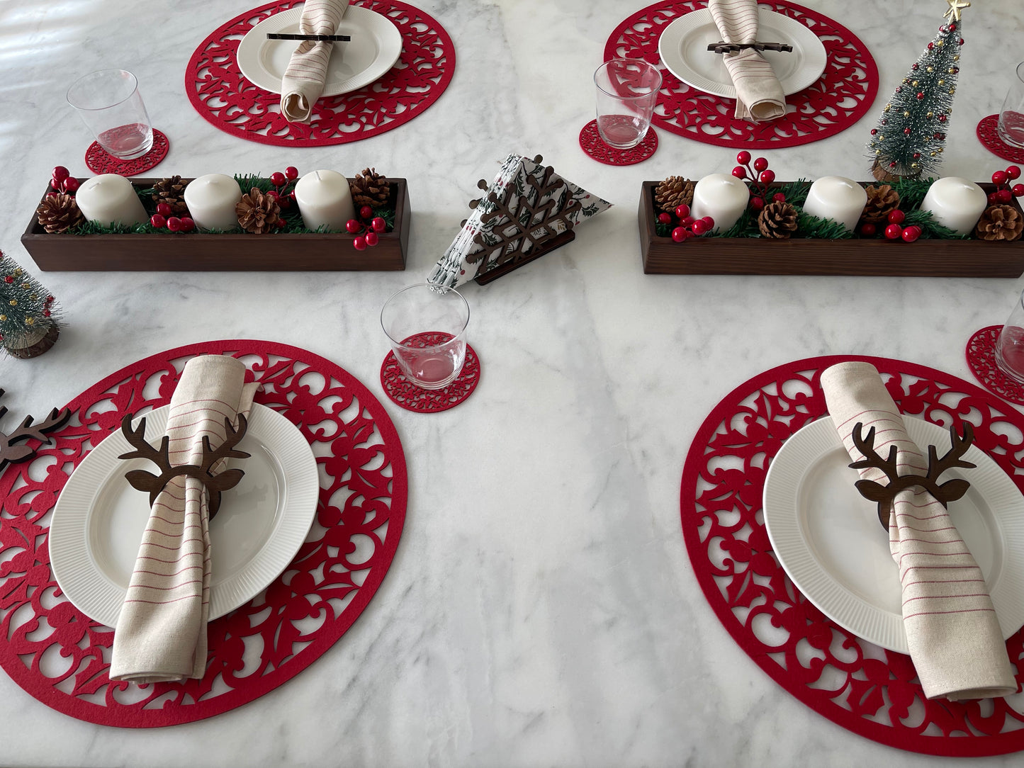 Mistletoe in Red Placemats