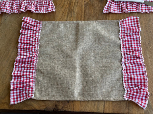 Gingham Ruffle Table Set