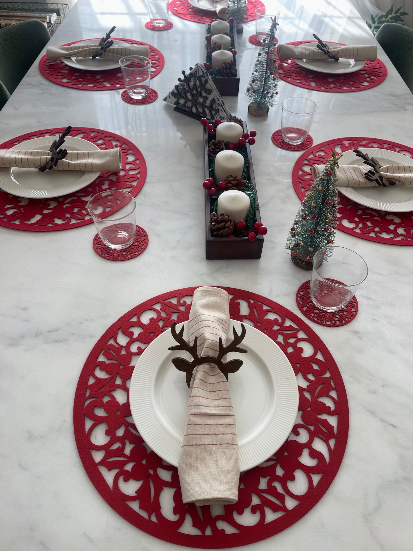 Mistletoe in Red Placemats