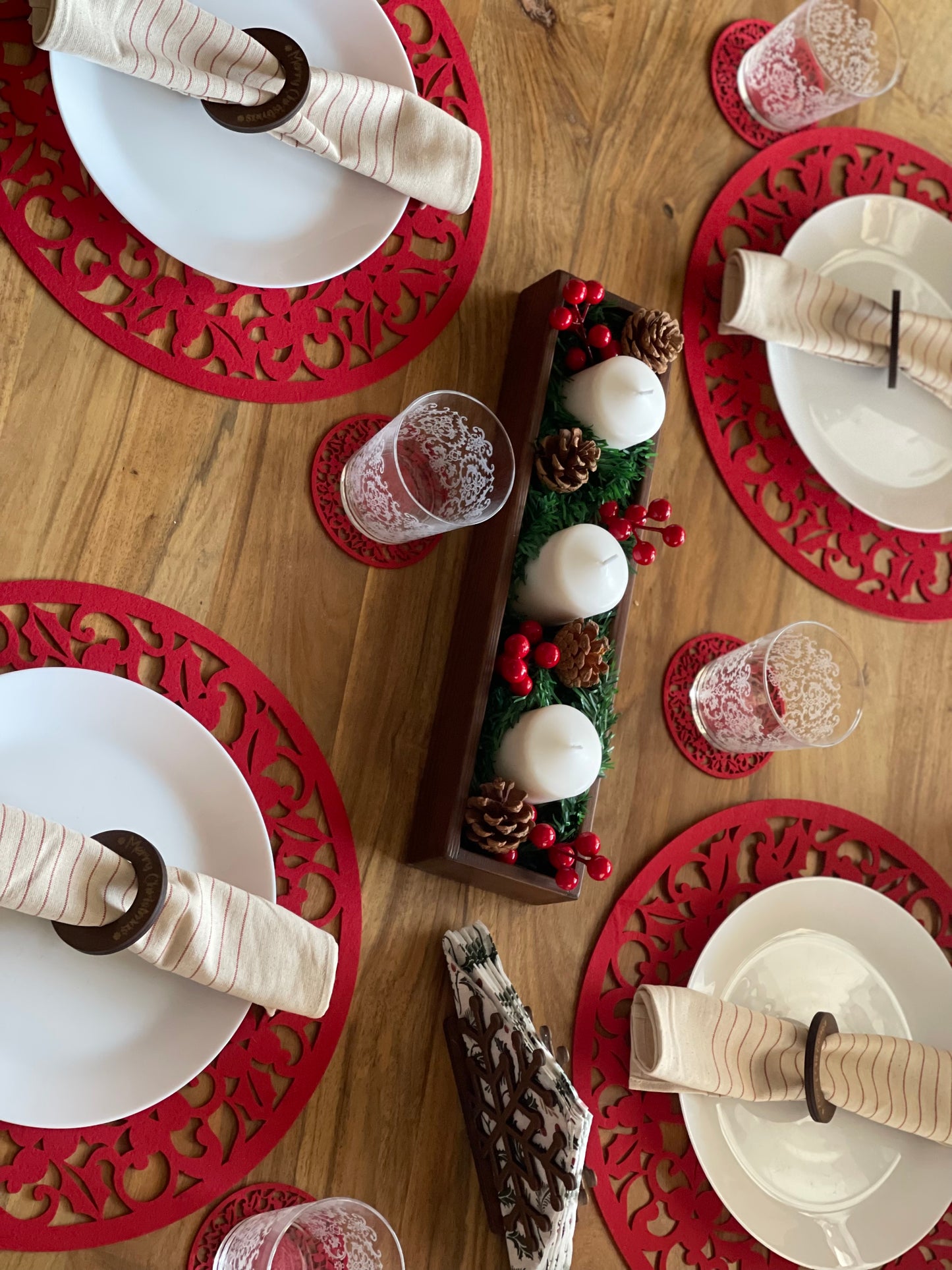 Mistletoe in Red Placemats