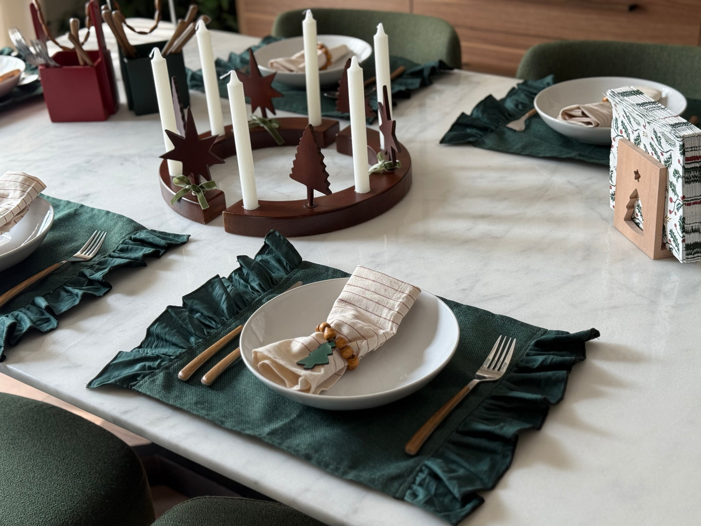 Forest Ruffle Table Set