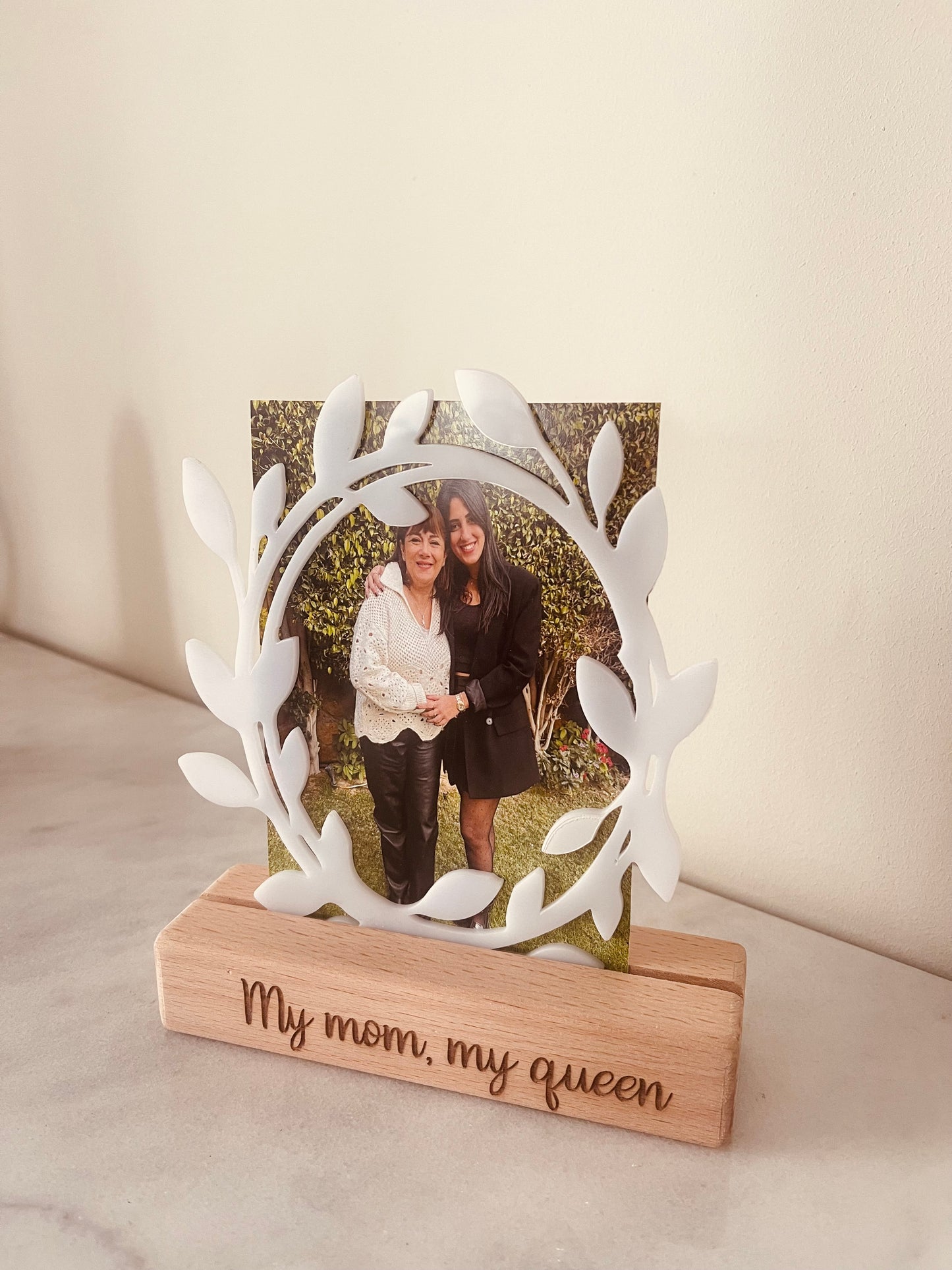 Queen Wreath Frame