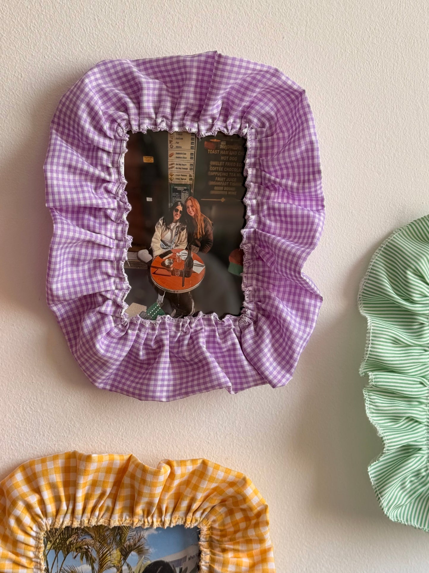 Ruffle Pop Frame