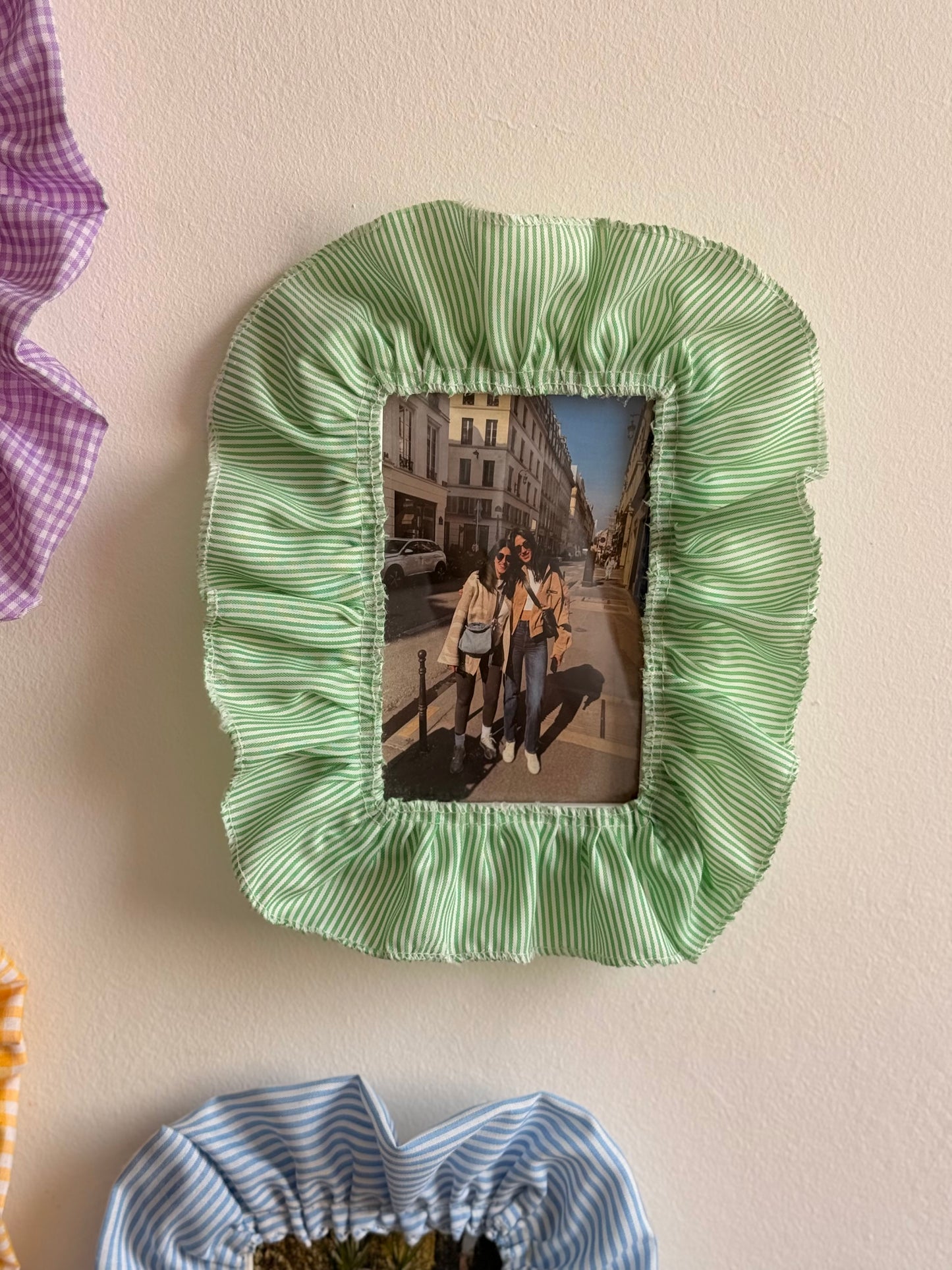 Ruffle Pop Frame