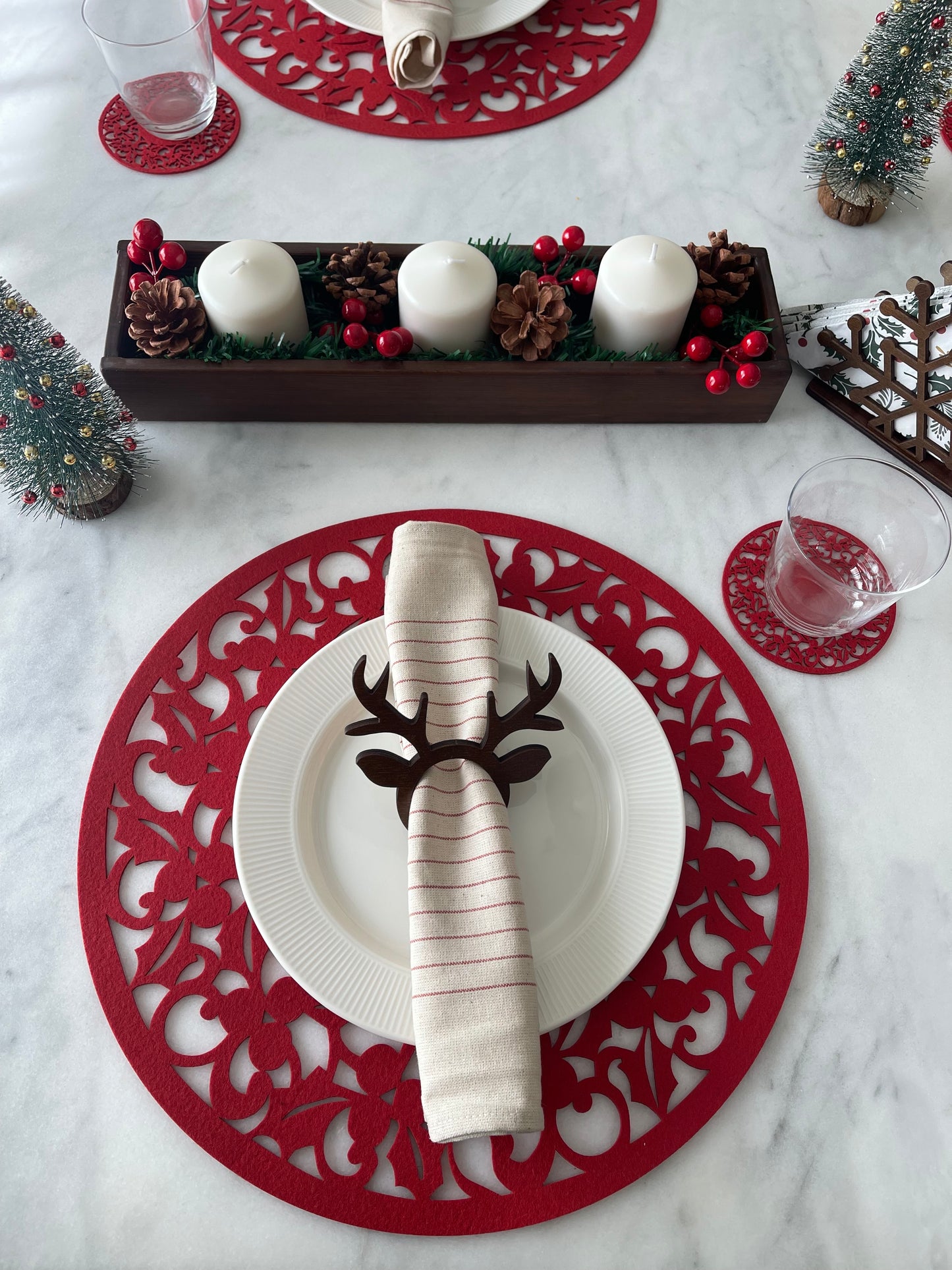 Mistletoe in Red Placemats